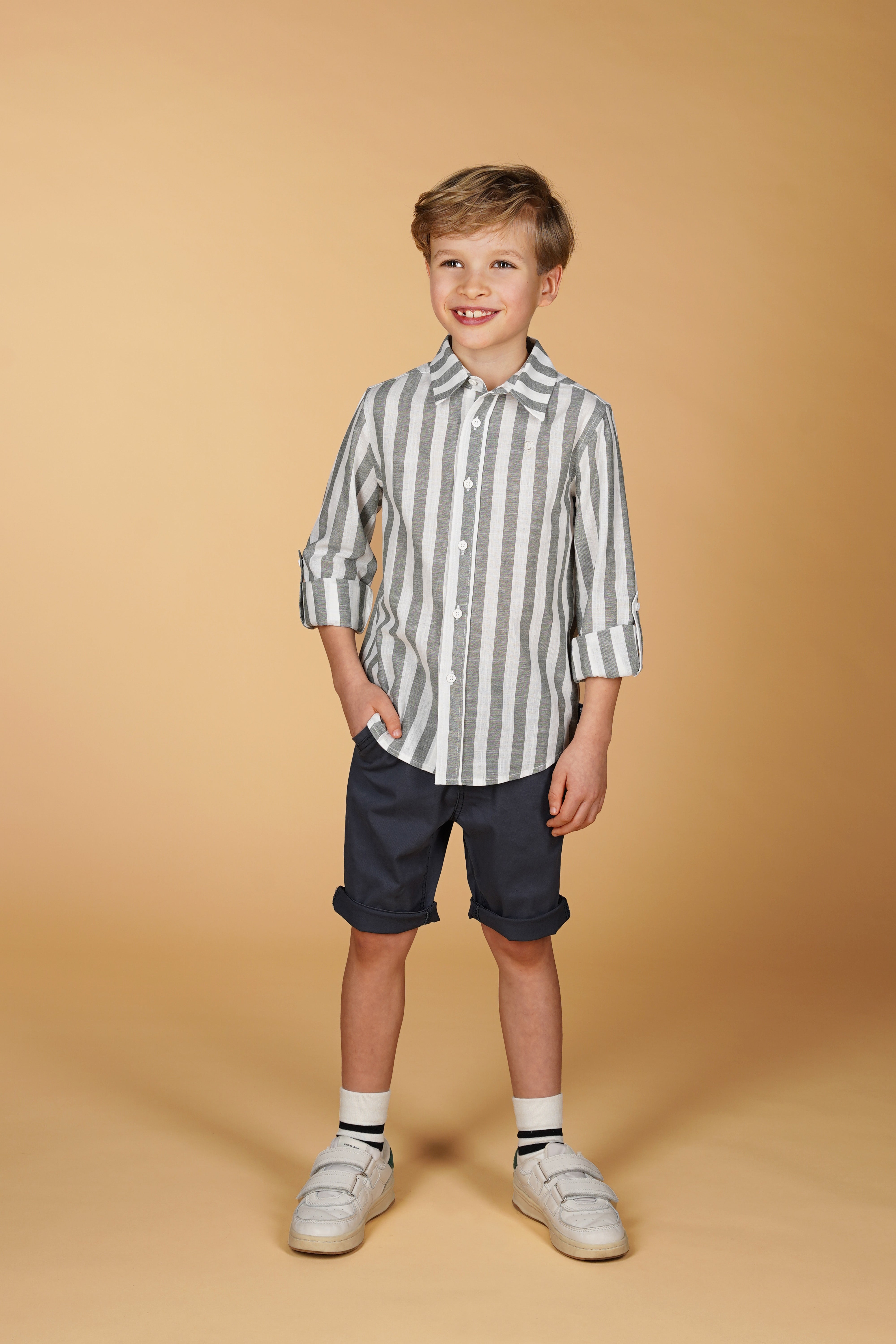 ♦ EV ♦ vertical striped shirt