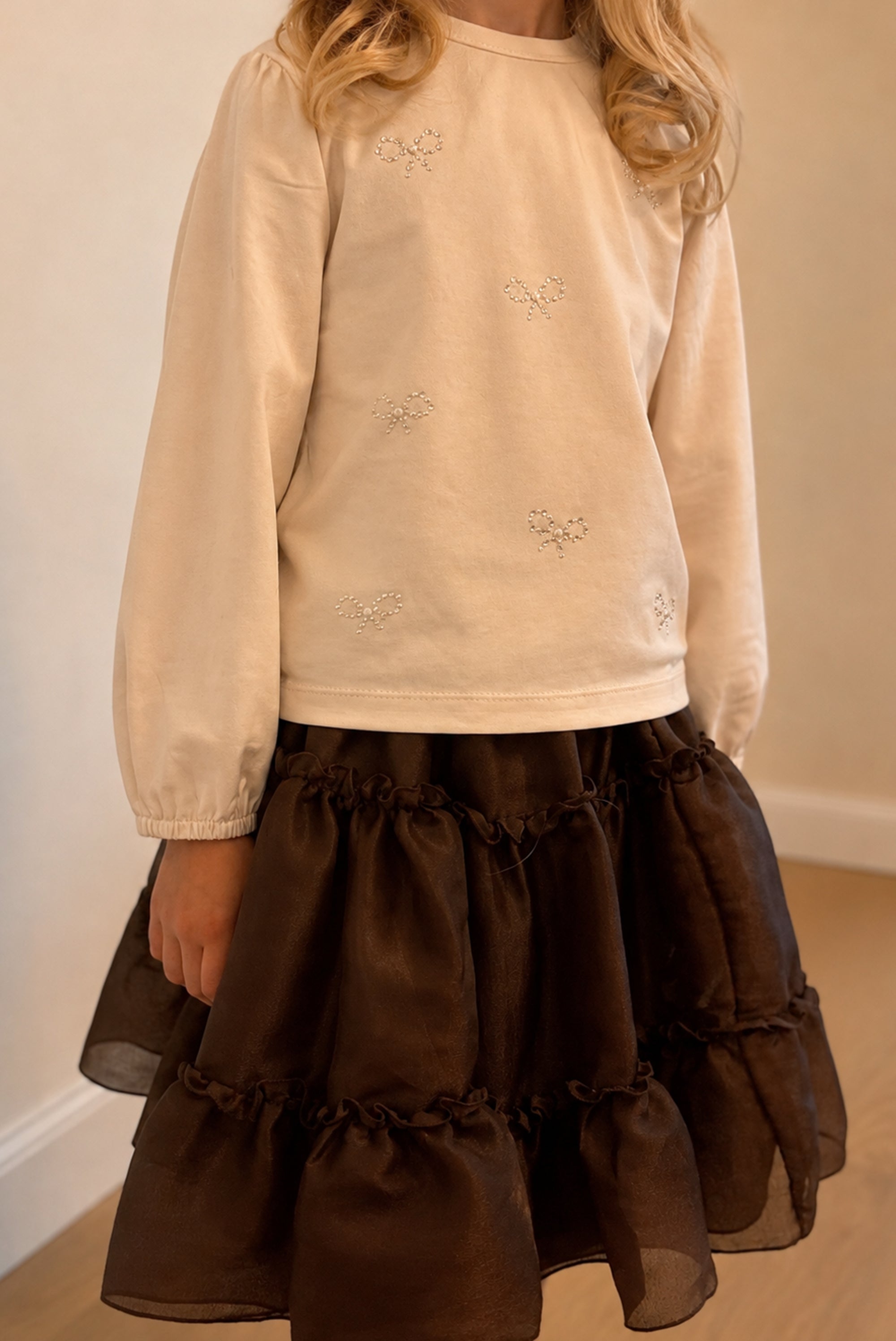 NOOR top met strass strikjes - Warm Winter White