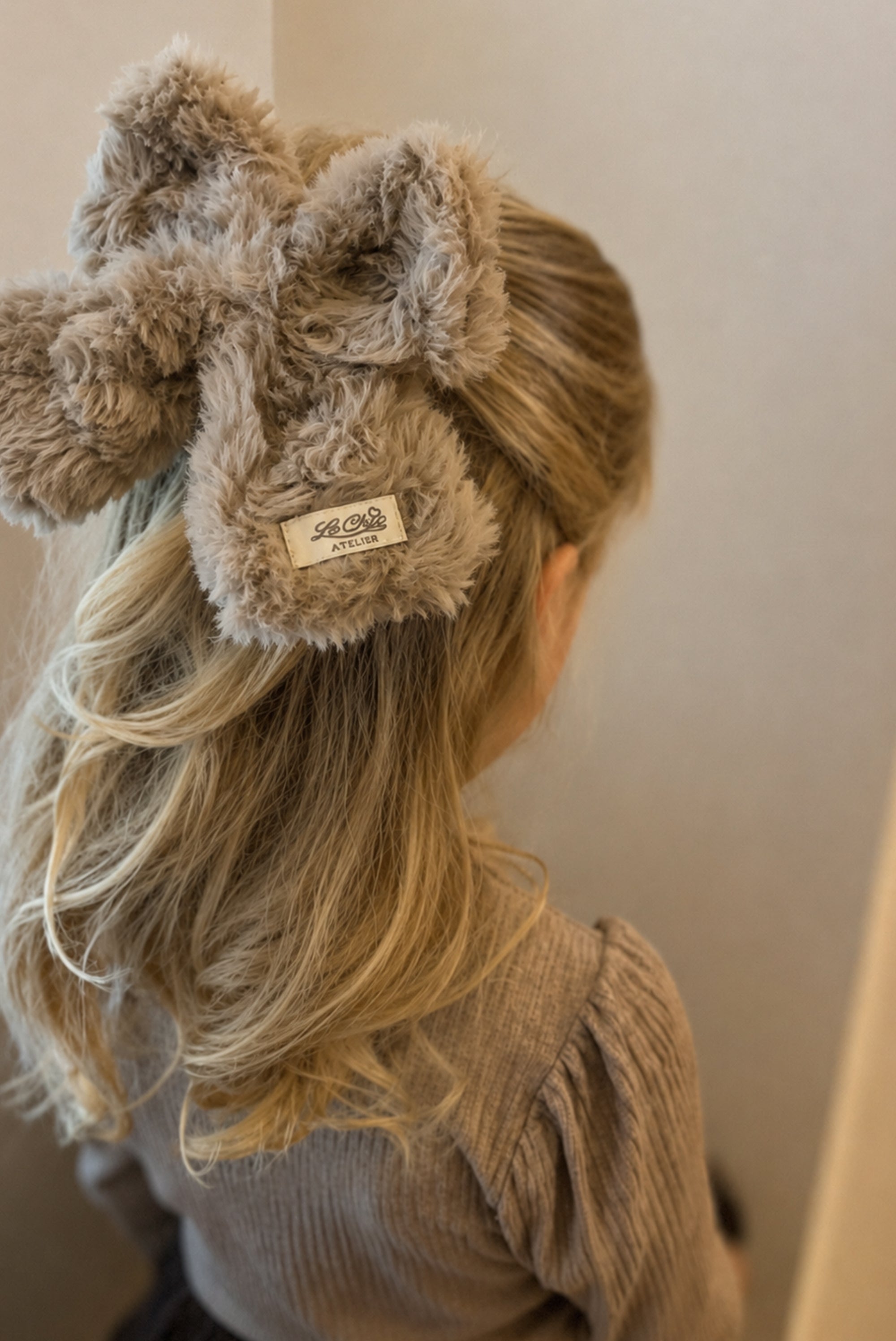 RAISA furry strik haarclip - Dune
